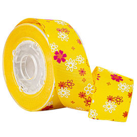 Gele Cakedozen die Bloem Gedrukt Grosgrain-Lint verpakken